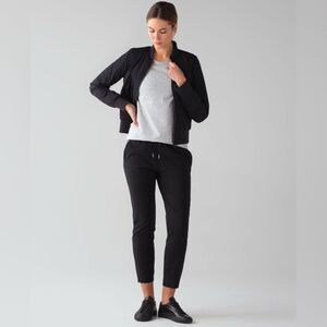 Lululemon On The Fly Pant *Woven 28"
Black 4